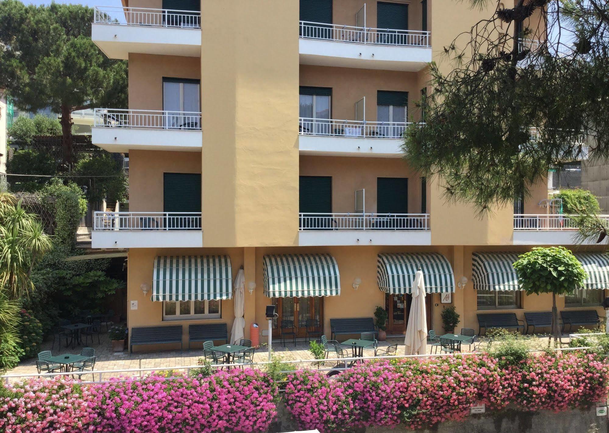 Albergo Adriana Celle Ligure Exterior photo